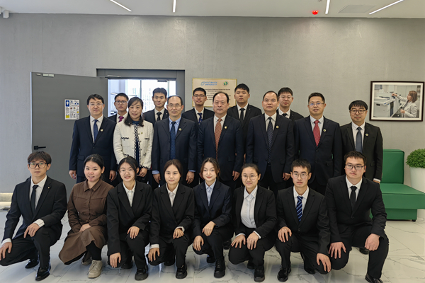图10:韦革宏看望kaiyun官网入口北哈实习学生.jpg