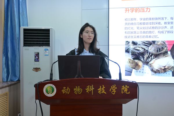 参赛同学正在讲述与动物的故事.JPG