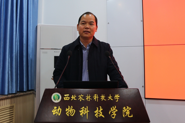 4fe2739596ef408d81e0482247d8e446.jpg 曹书记宣布获奖名单.jpg