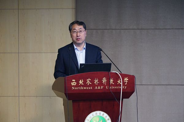 a2b2dcb744904e5999cdff4a640d8204.jpg 4 动科学院姚军虎院长主持开幕式_副本.jpg