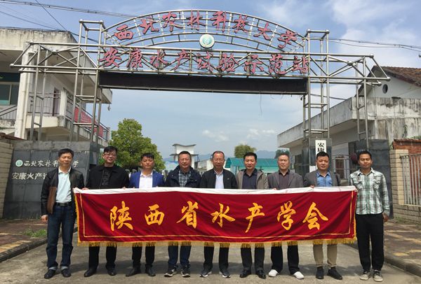 4da2ce702d6e47ada20709700f3828ba.jpg 合影留念_副本.jpg