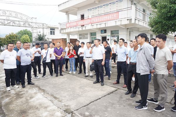 fcfcb25a0b9841d593dedc9ee6154986.jpg 听取试验站介绍_副本.jpg