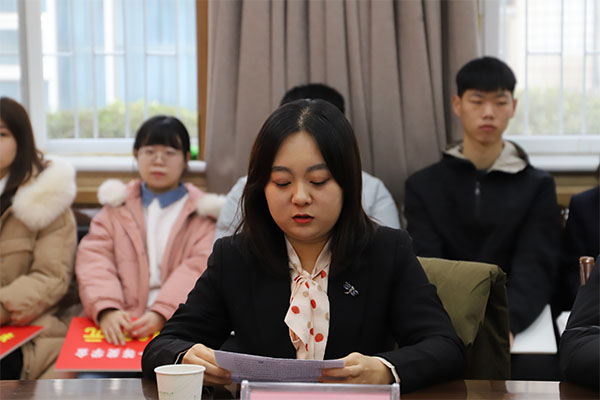 7f8f1ce6cd4d4b8594a31df343b6aee6.jpg 获奖学生代表动医学院王卓发言.jpg
