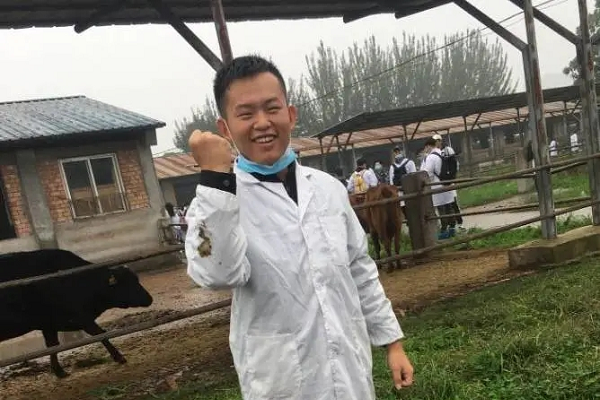27573178d48d4c11b86cab909051f941.png 王震终.png