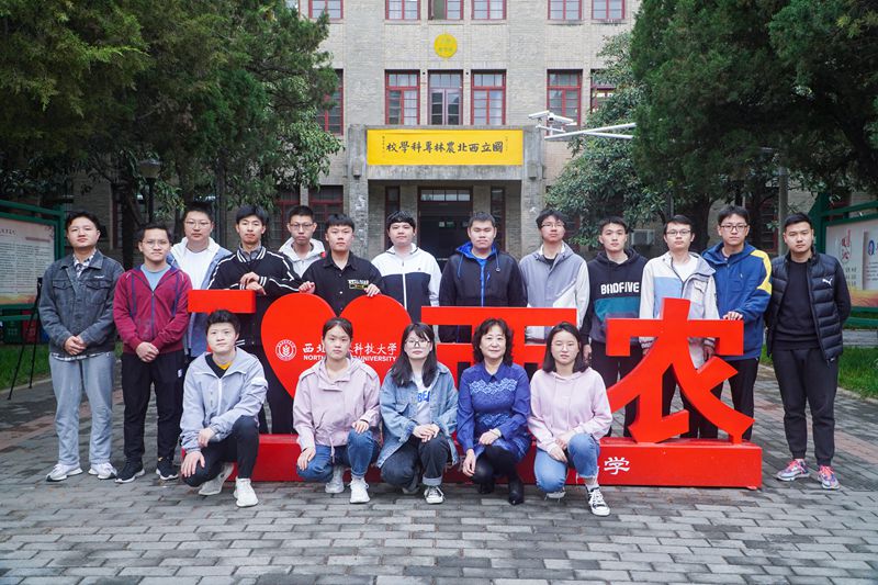5385eac38a48458288b6432552b8fa23.jpg 水产1801集体照1_副本.jpg