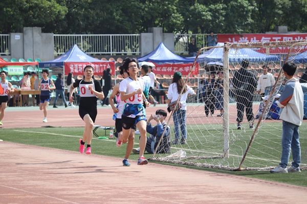 764782bbcc674be1a433fb178833c02e.jpg