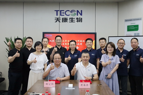 be76e59f096948bf97cce767e4234f74.jpg 合影.jpg