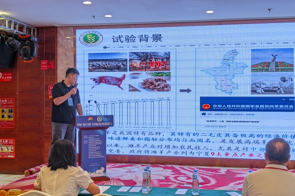 a426cef424754c838720017cefa16da0.jpg 图片一 队员梁旭辉做报告.jpg