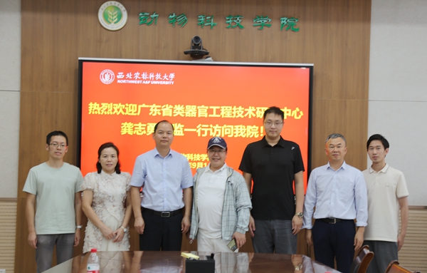 a3b57f12426245d3a29e2159ecd7da91.jpg 合影_副本.jpg