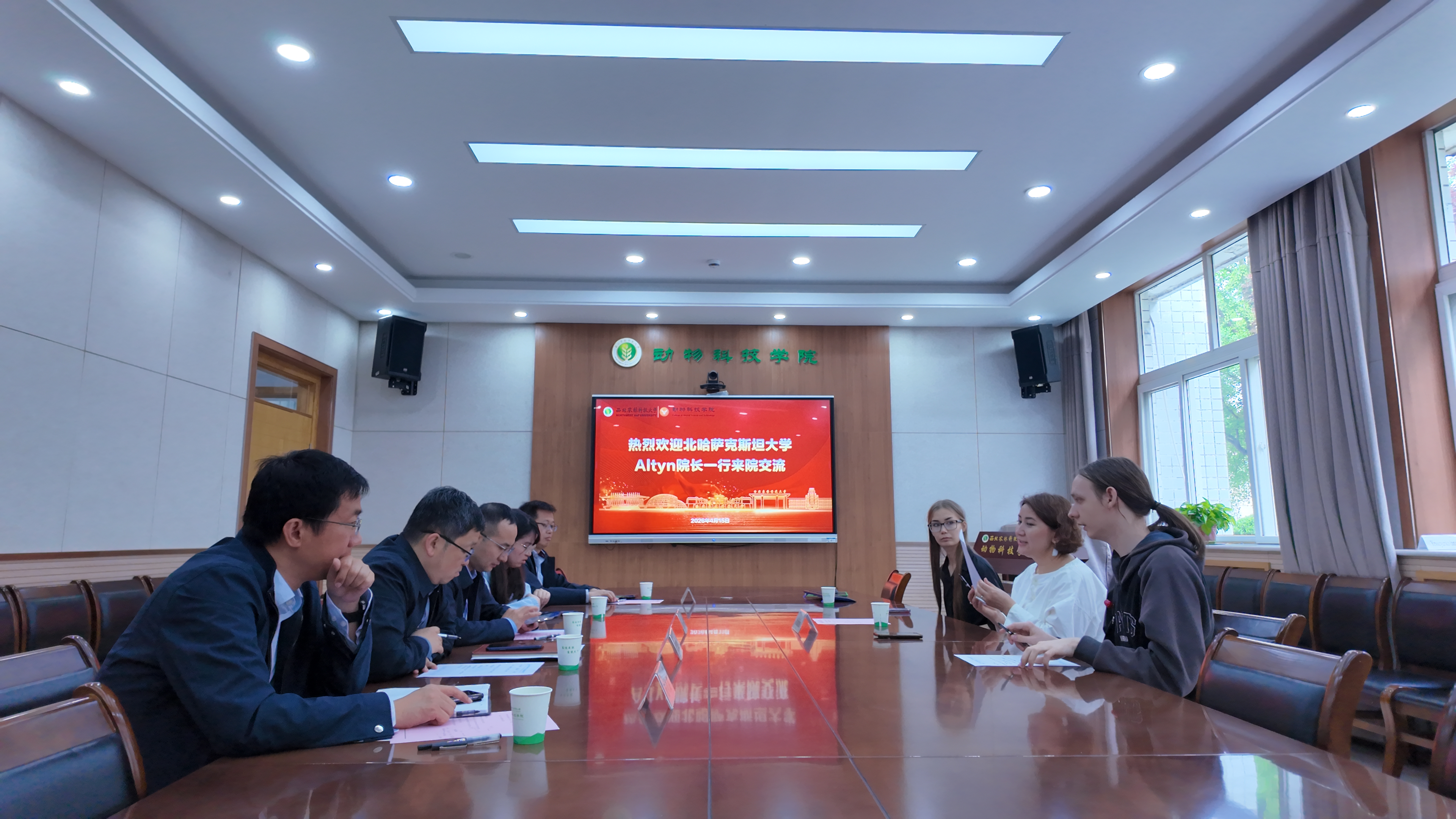 交流现场.jpg